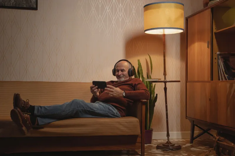 Tinny Speakers, Tragic Soundtracks: What Your Phone Is Doing to Anime Music